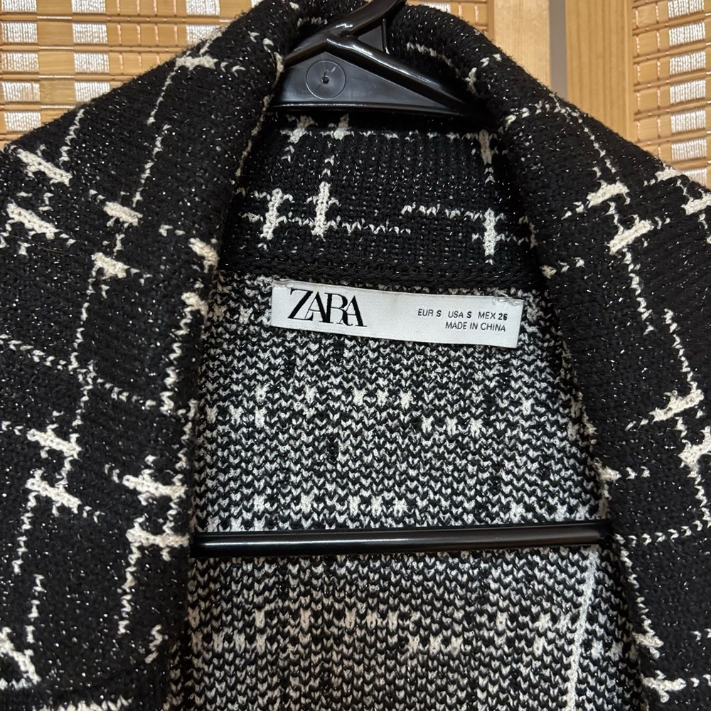 Zara Monochrome Patterned Knit blazer
